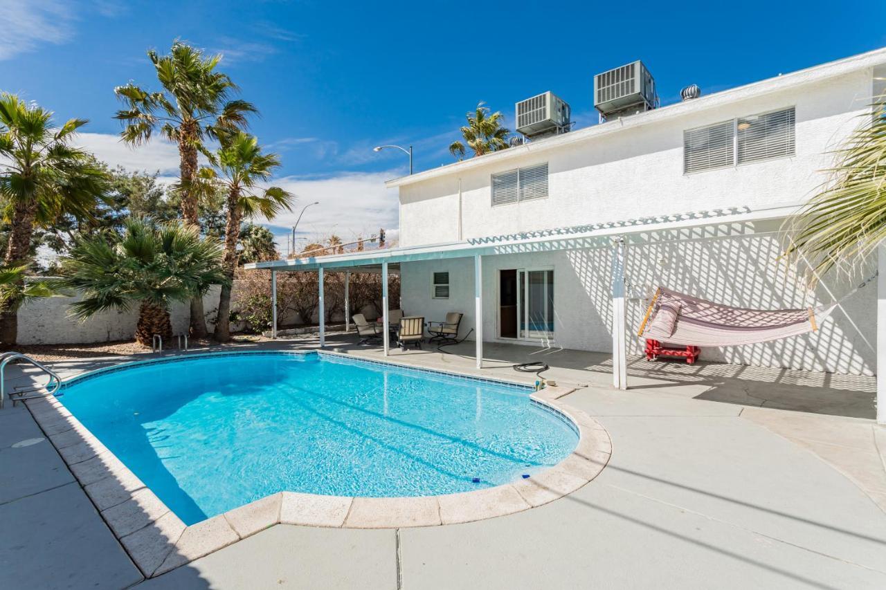 Spacious 5-bedroom Retreat With Pool Minutes From The Vegas Strip Ferienhaus