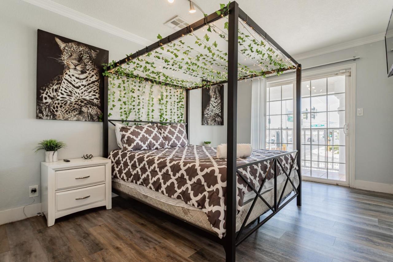 Ferienhaus Spacious 5-bedroom Retreat With Pool Minutes From The Vegas Strip