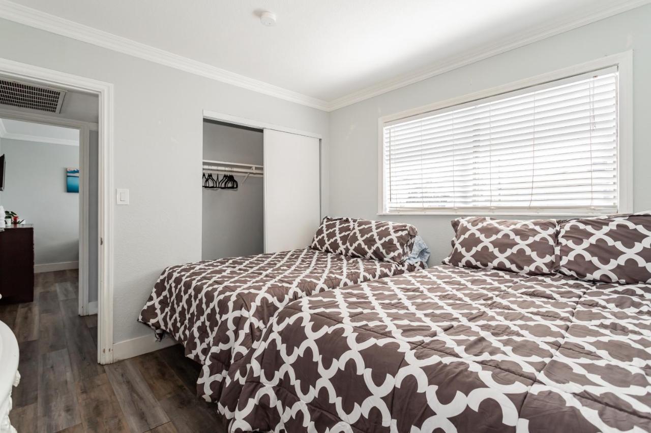Spacious 5-bedroom Retreat With Pool Minutes From The Vegas Strip *