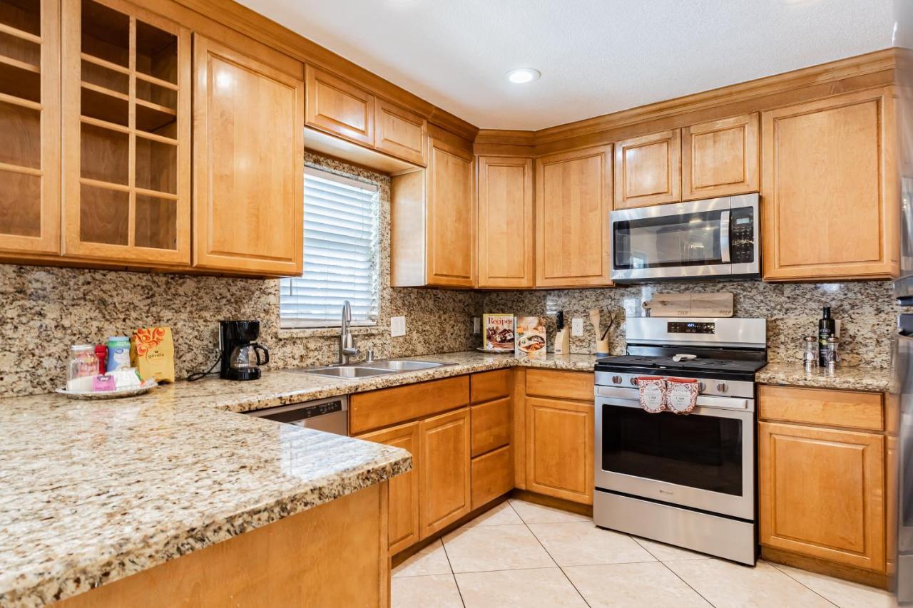 Ferienhaus Spacious 5-bedroom Retreat With Pool Minutes From The Vegas Strip *